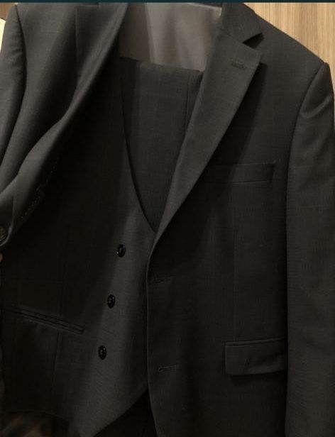 Продам новый костюм тройка.