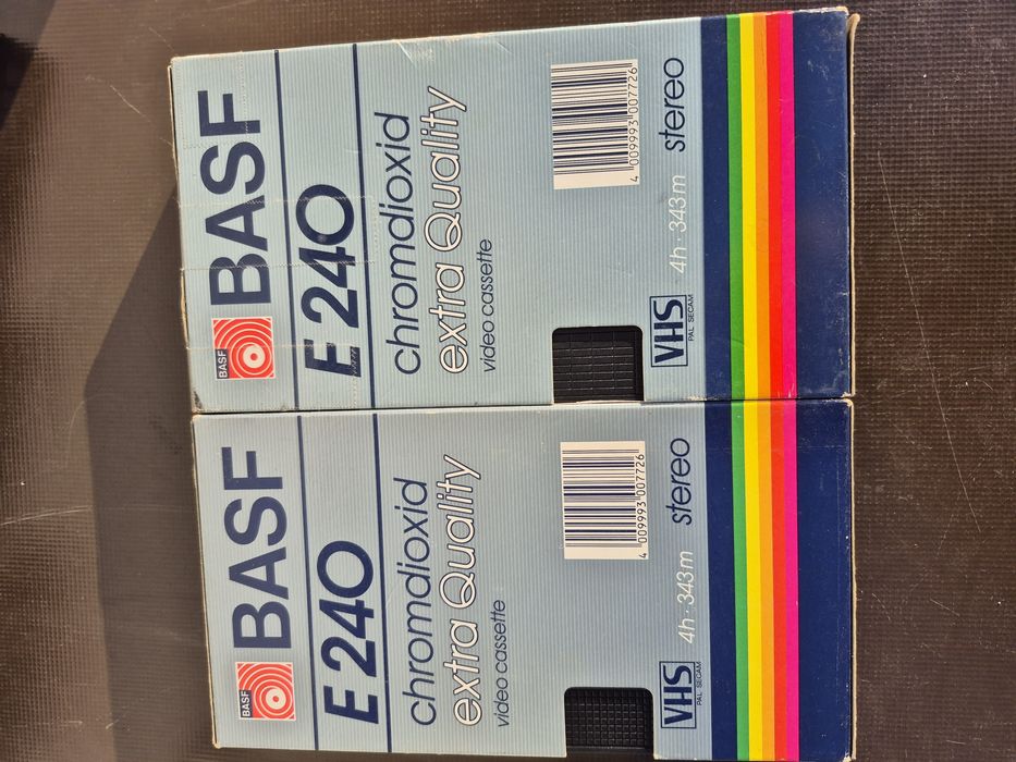 Vând lot 20 casete video VHS originale Basf, 240 minute cu filme

- 20