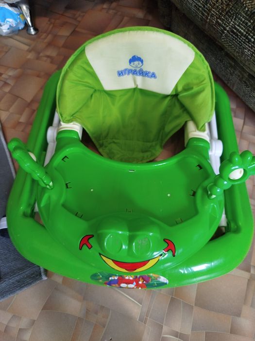 Продам детские ходунки для девочеки и мальчик можно