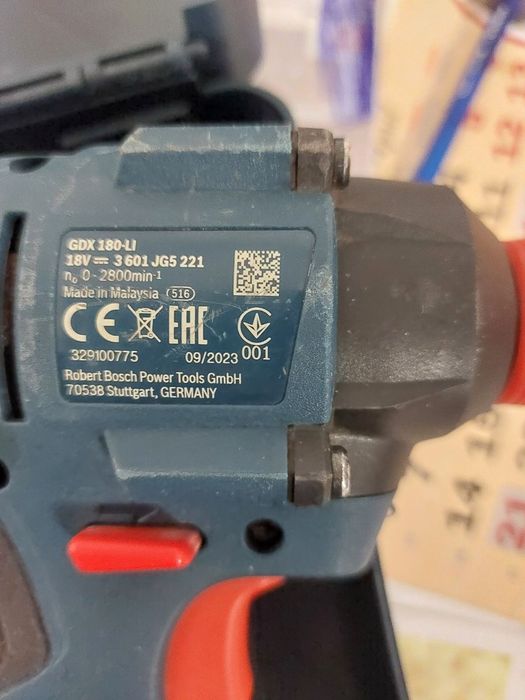 Акомулаторен ударен гайковерт PRO gdx 180-li