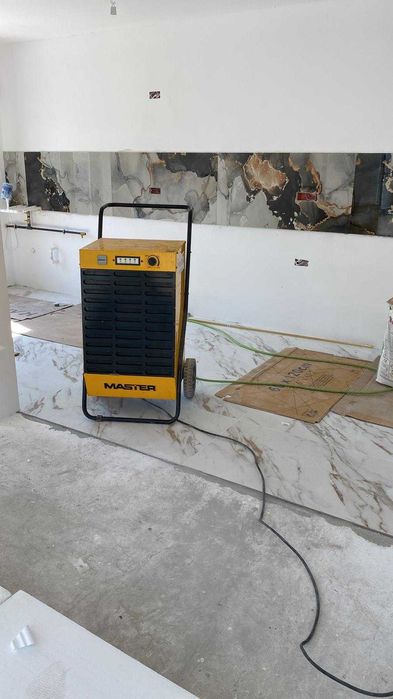 Inchiriez Uscator pereti/Dezumidificator profesional de inchiriat