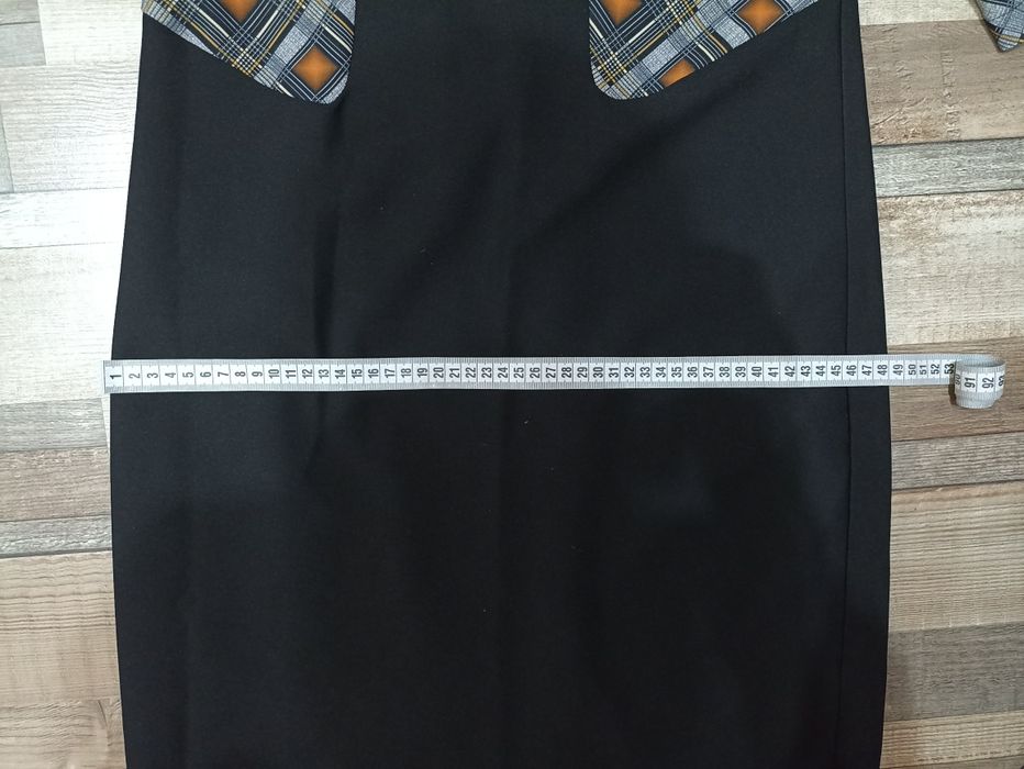 Rochie elegantă, mulată, midi, cu imprimeu