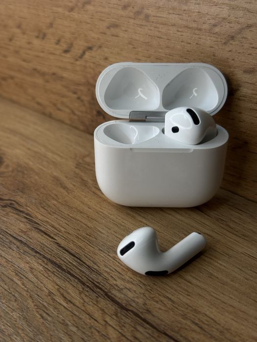 Наушники AirPods 4