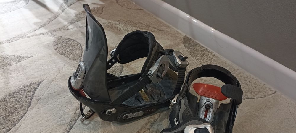 Крепления для сноуборда S , M размеры