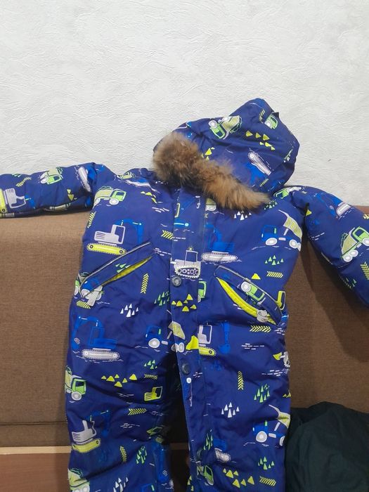 Продам зимний комбинезон на мальчика