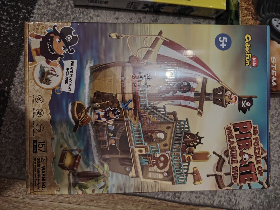 Нови неразпечатани играчки