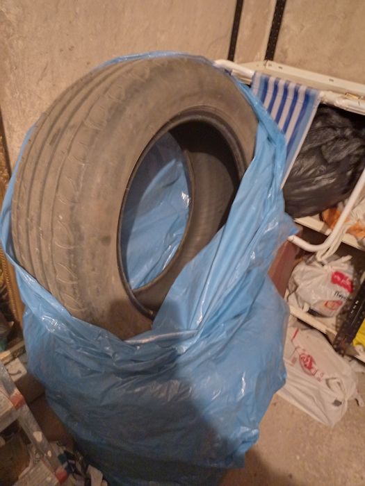 Продавам четири гуми .