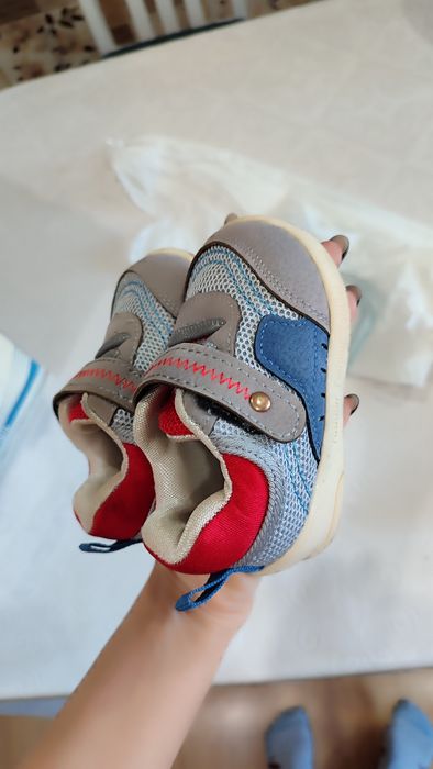 Продам детскую обувь