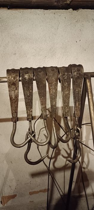 Куки и ченгели за месо