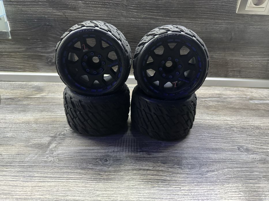 Гуми за RC Колички Jetko Rockform 3.8 SGT