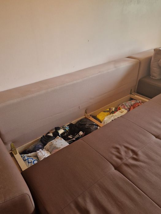 Голям ъглов диван за хол