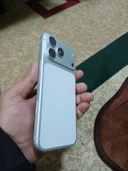 Продаётся iPhone 17 Pro Max Silver