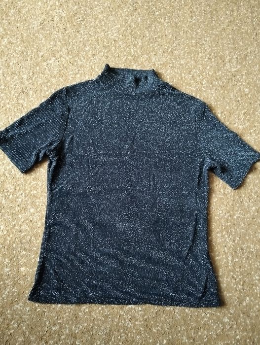 Продам  черную кофточку с блёстками.