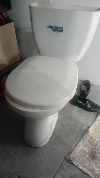 Продам унитаз без крышки