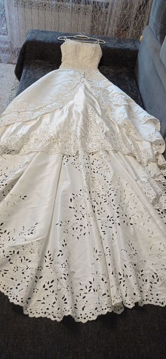 Платье свадебное цвет Айвори.