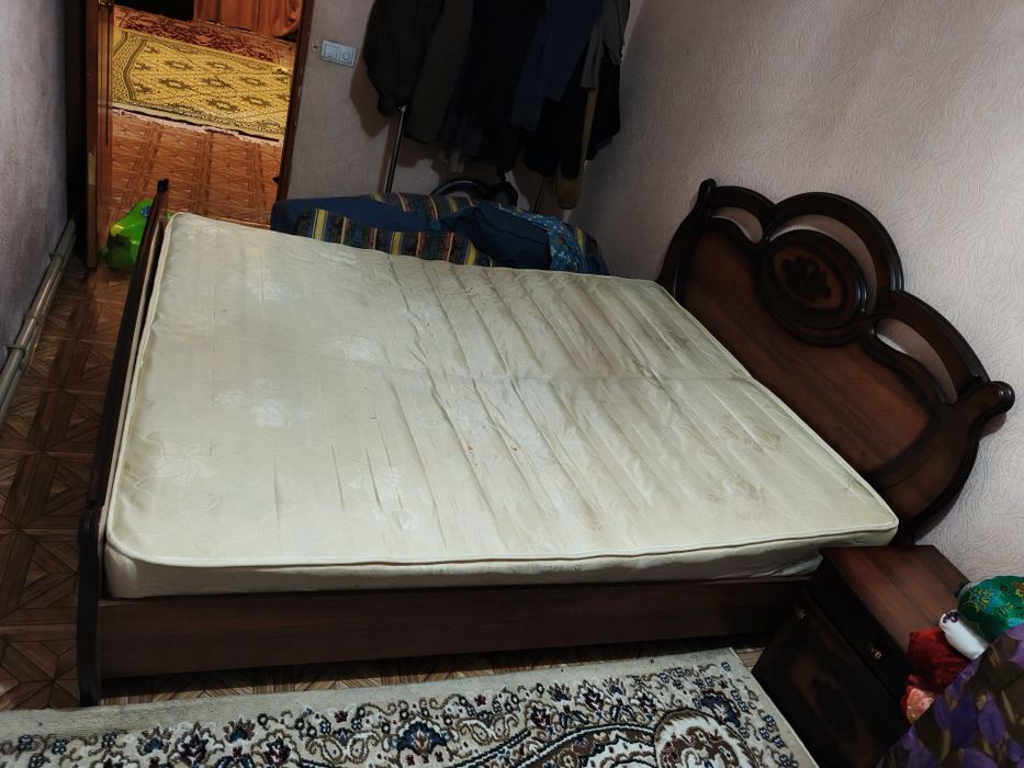 Двуспальная кровать