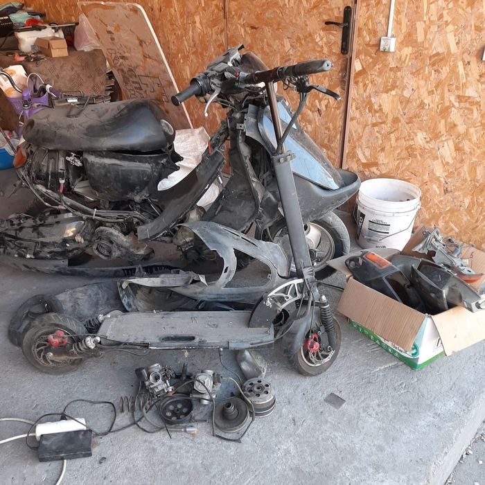 Продам или обмен.  2 скутера и самокат .