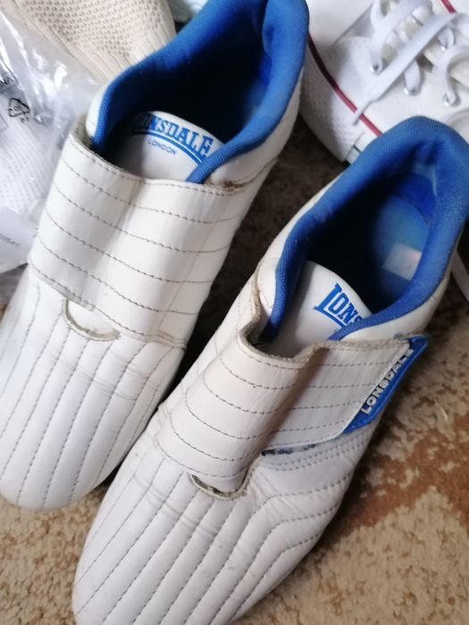 Vînd 6 perechii adidași de fete 300lei
