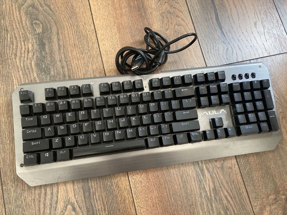 Геймърски слушалки Hyper X и клавиатура Aula