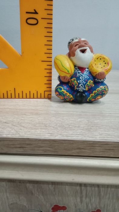 Сувенир,, узбек с лепёшкой,, керамика