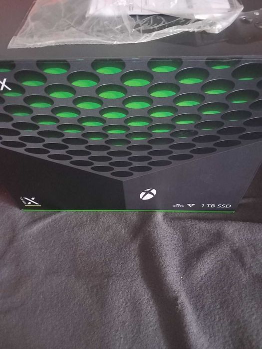 Продавам Xbox Series X Конзола