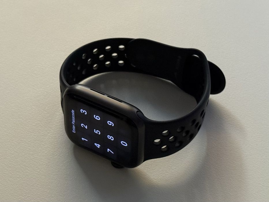 Apple Watch SE Nike Edition 40 мм