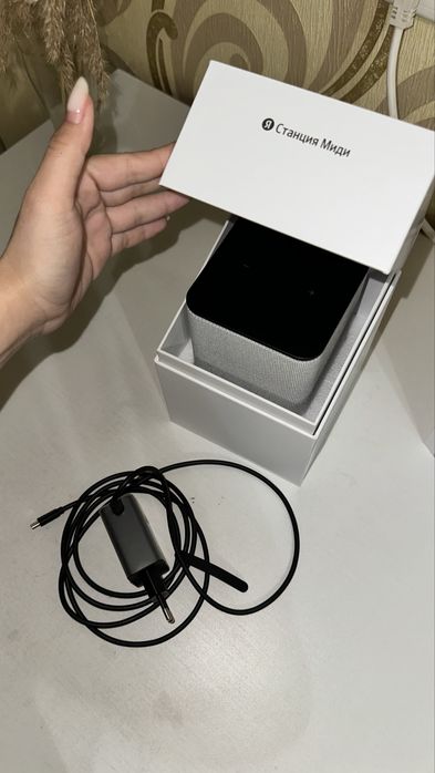 Яндекс станция Миди с Алисой