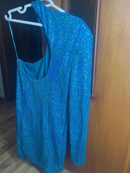 Нарядное платье со стразами