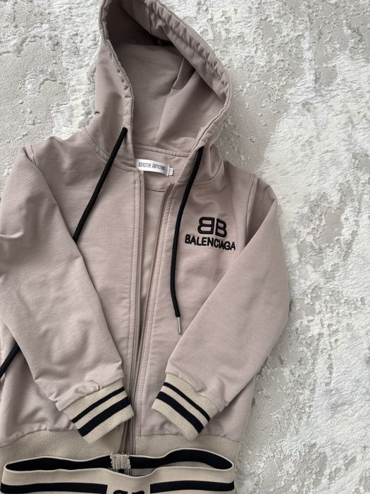 Продам спортивный костюм