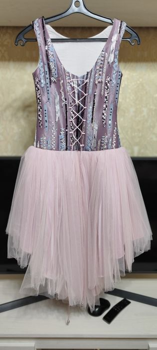 Нарядное платье на девочку 9-10 лет