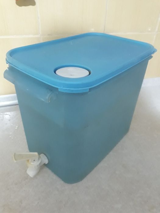 Продам контейнеры для кухни.