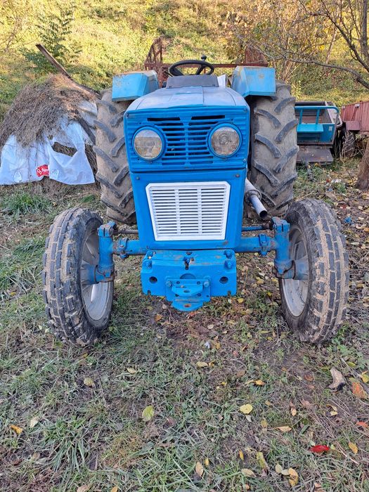 Tractor Universal 640