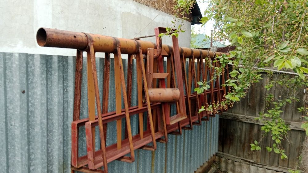 Продам лестницу винтовую