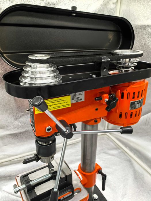 Masina de gaurit cu coloana Haina 1950W 739 lei