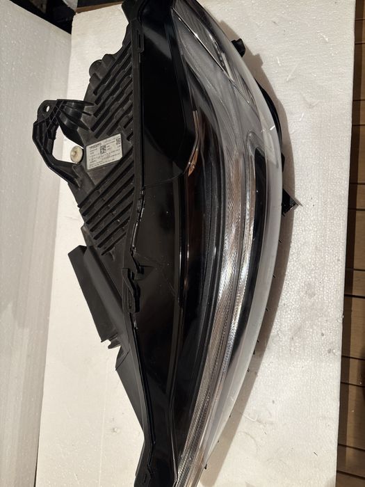 Ляв фар Volvo XC60 17г-2026