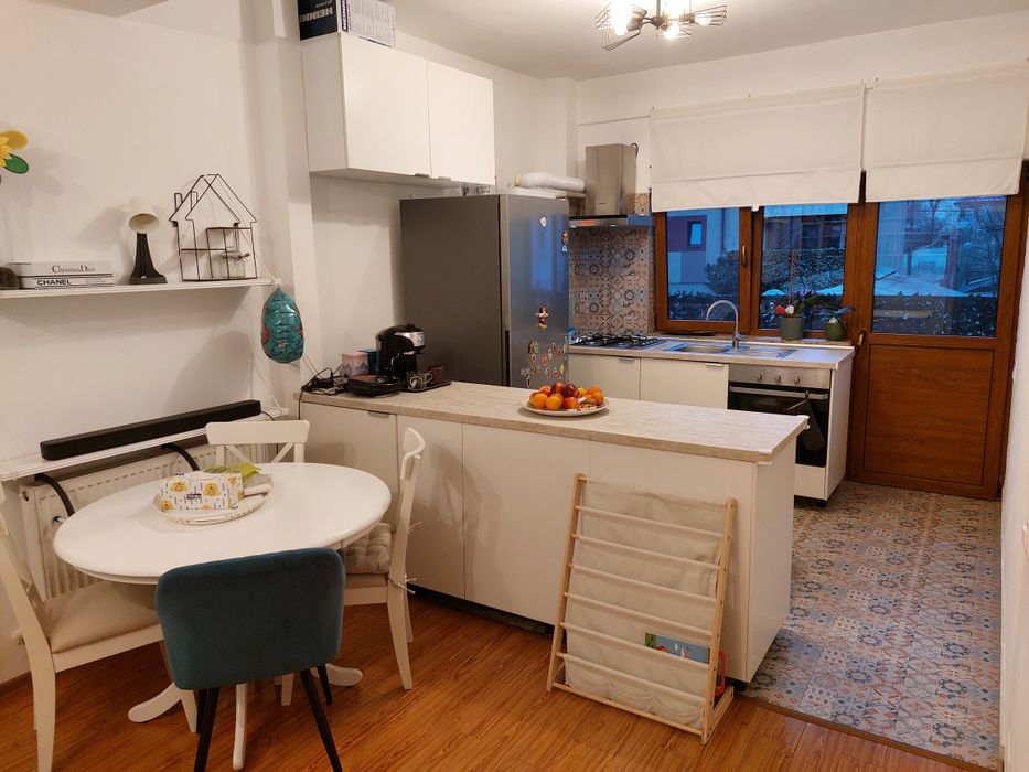 Apartament 3 camere in vila cu curte an 2008 Brancoveanu