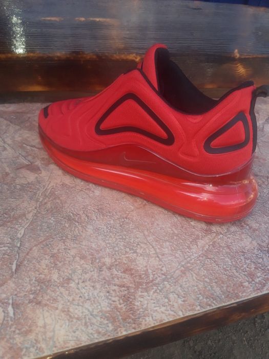 Продам оригинальные кроссы Найк