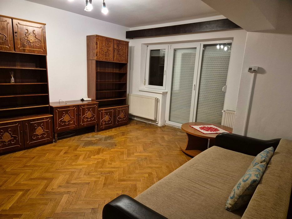 Dau în chirie apartament 2 camere in Centru Nou.