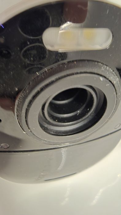 Arlo Ultra + SmartHub (1 cameră funcțională, 1 cu lentilă spartă)