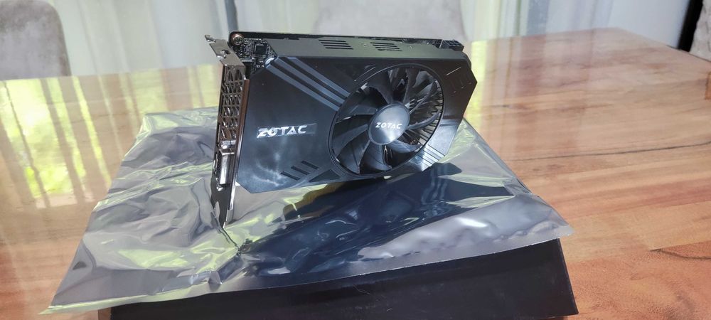 Продавам работеща видео карта ZOTAC GeForce GTX 1060 мини 6 GB