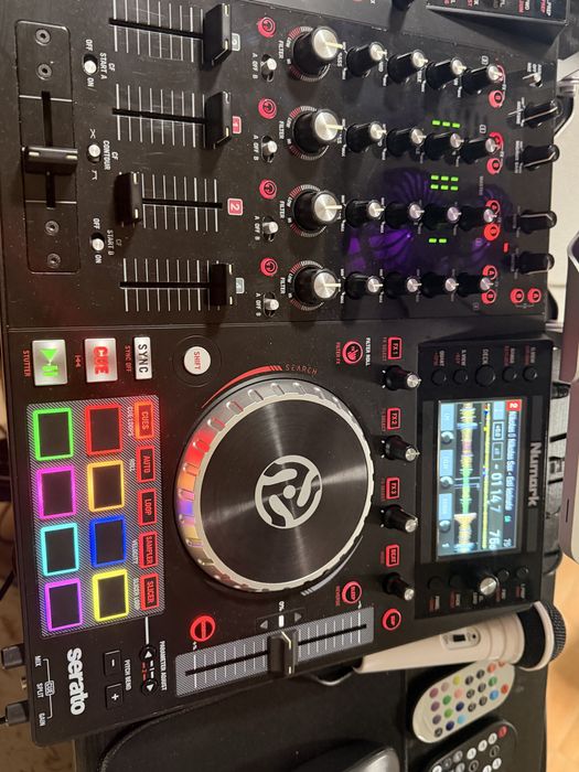 Consola  DJ Numark NS6