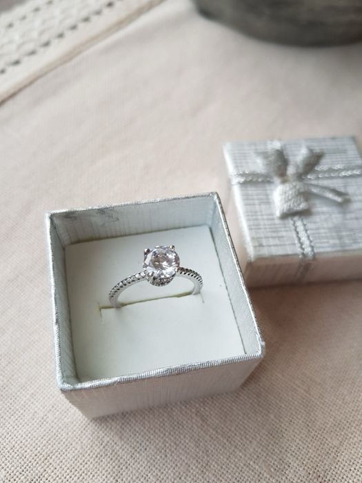 Сребърен пръстен с камък