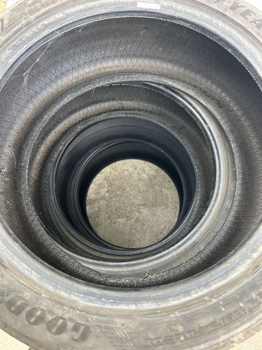 235 45 18 Goodyer si Michelin vara