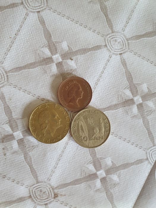 Vând monede de colectie