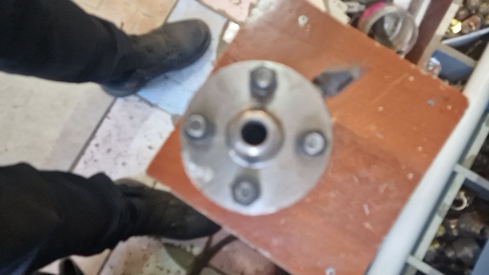 Задвижка железная