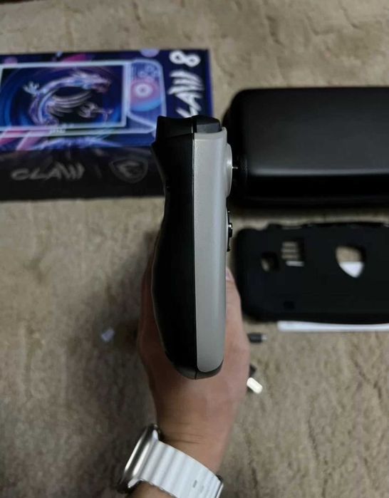 Консоль MSi Claw 8Ai+