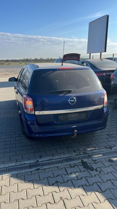 Dezmembram Opel Astra H 1.9 diesel din 2007