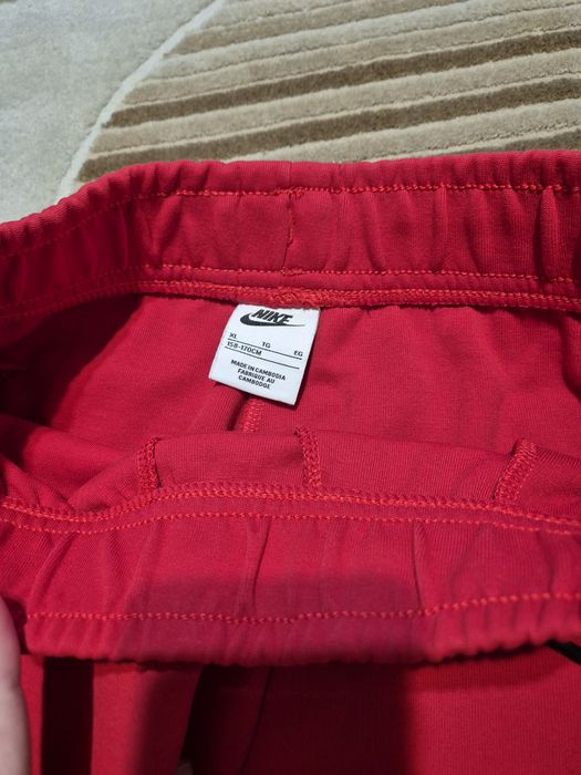 Vand Nike tech fleece rosu, XL , 158-170cm