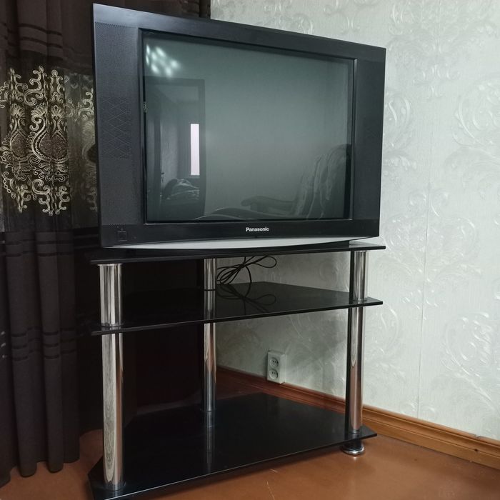 Продам телевизор и столик