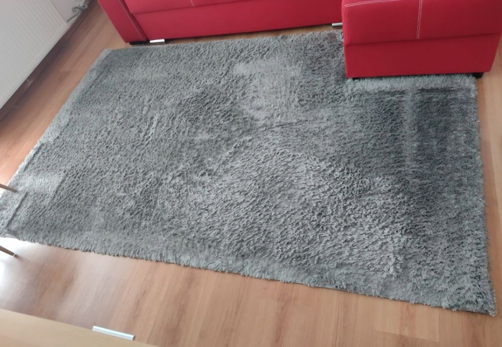 Vand covor gri ,folosit putin.